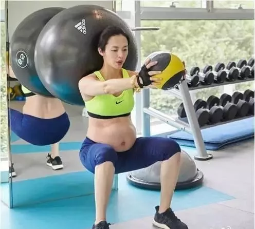 腹直肌分離怎么恢復？腹直肌都沒受過傷，怎么就分離了呢？